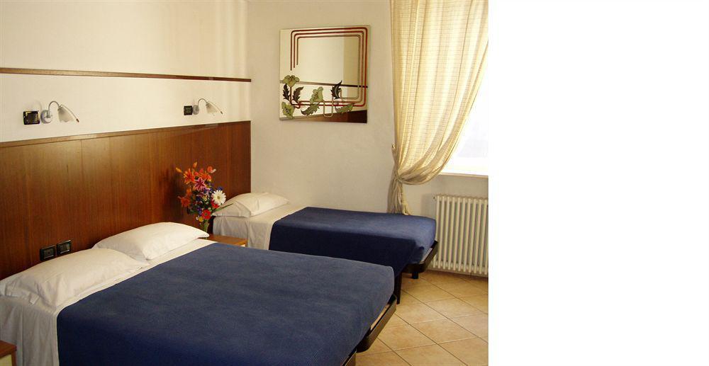 Hotel Paradise Airport Forlì Exterior foto