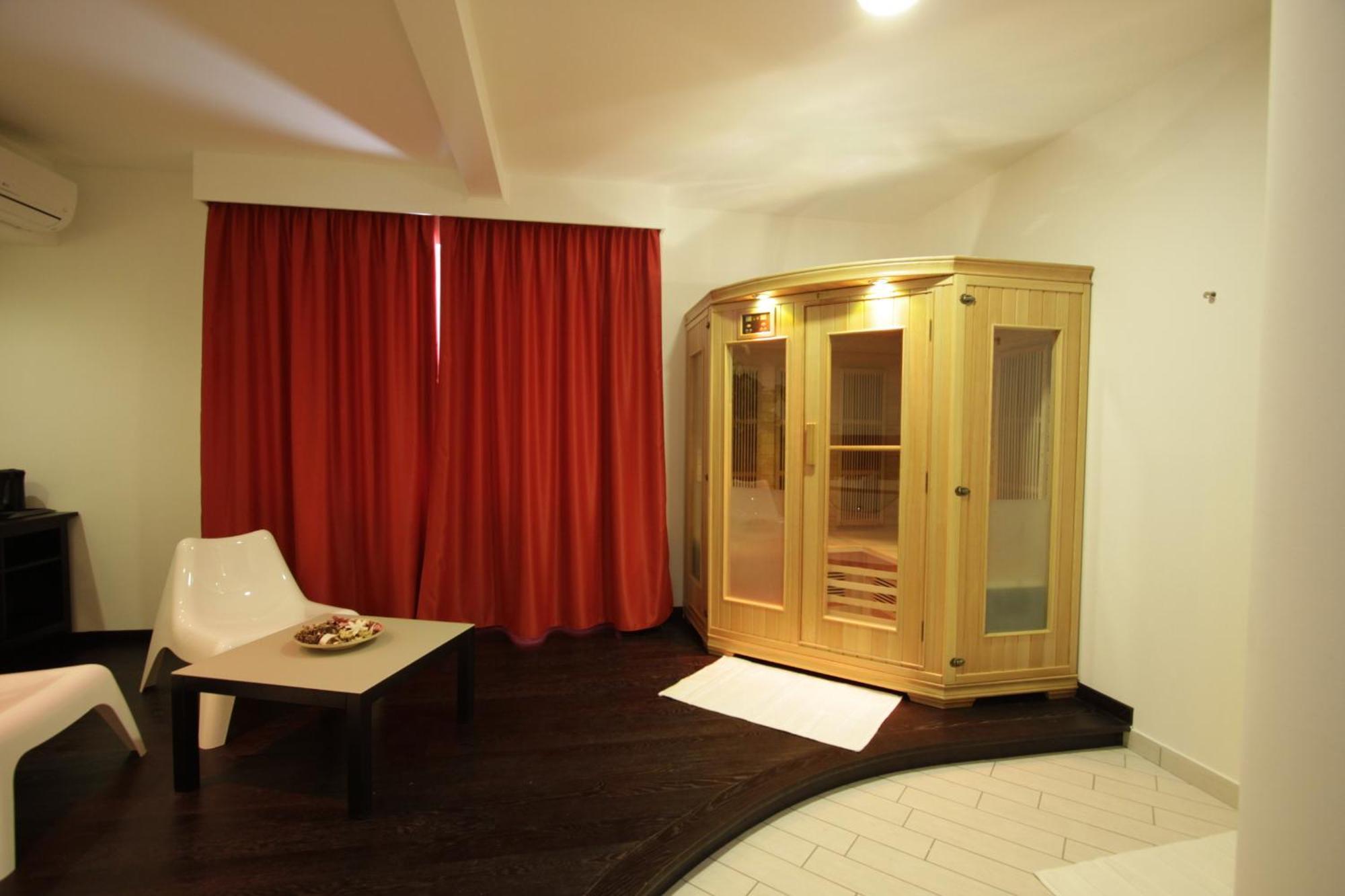 Hotel Paradise Airport Forlì Exterior foto